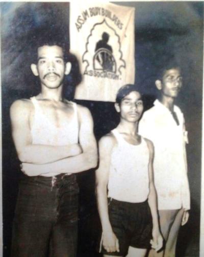 অসমীয়া ক্লাবৰ ফটো