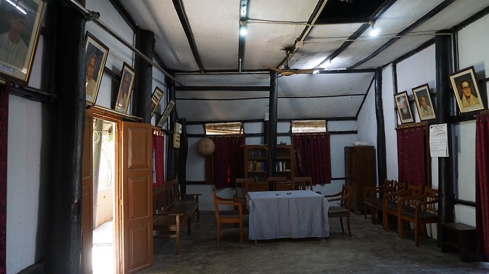 ক্লাব ঘৰ